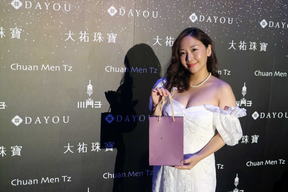 桃園台茂旁GIA鑽石專賣店推薦，DAYOU大祐珠寶VIP霓光晚宴欣賞上億珠寶，提供全台唯一以色列火光認證Sarine頂級車工美鑽/求婚戒對戒訂製/客製化